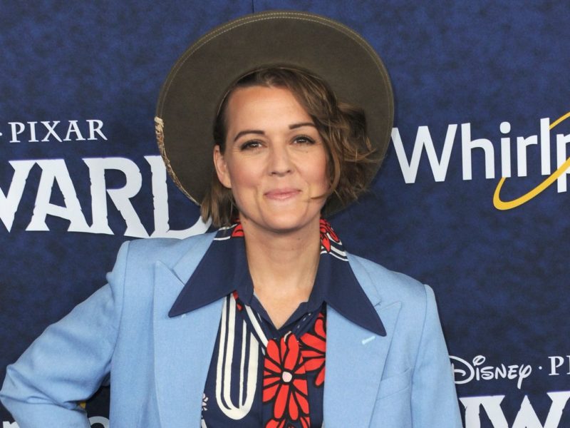 Brandi Carlile’s Concert Raises Over $100K For Rainey Day Fund, Color Me Country Fund & Fanny’s School Of Music